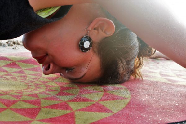 Red Green Journey natural rubber Yoga Mat with microfiber surface